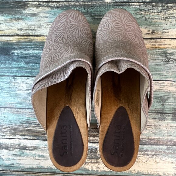 Sanita Clog Sz 6.5-7 Metallic Beige Floral Embossed Leather Mule Dress Shoes - Picture 4 of 13